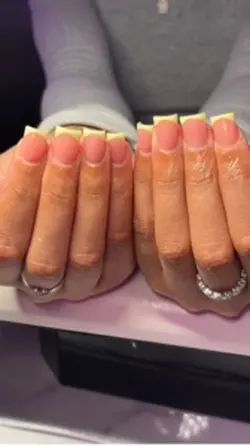 nails