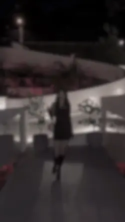 SLOMO it girl walk 
