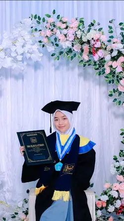 wisuda
