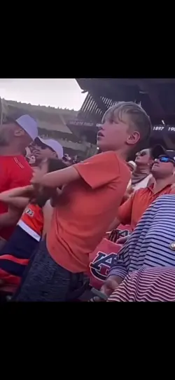 Kid loses shirt 😂