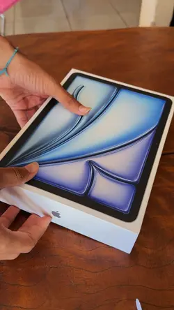 Unboxing IPad