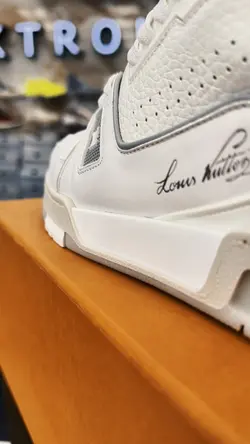 LV Signature 