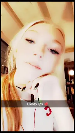 Glossy lips 