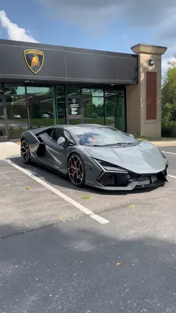Lamborghini Revuelto