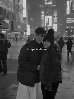 de repente ele para