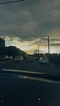 no dejo de pensar 