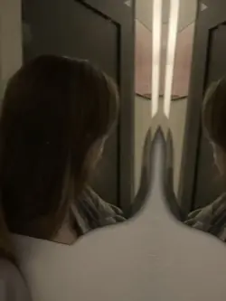 I see my reflection 