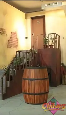 chaves saindo barril