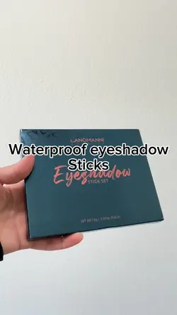 Eyeshadow pens