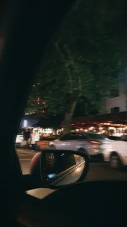 Phố đã lên đèn