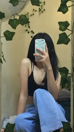 sexy mirror shot 