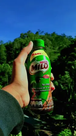 Dringking Milo