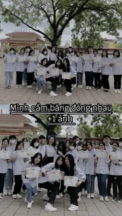 Mình cầm băng đóng 