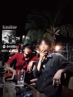 တအားရွဲပြဲနေလို့ blur ခံထားတာ