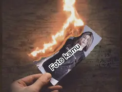 Membakar foto