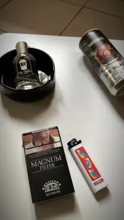 Versi Magnum Black 