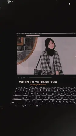 AESTHETIC LAPTOP 