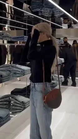 1 video 7 photos 