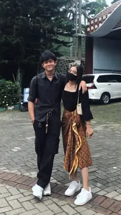 lirik seko aku karo 