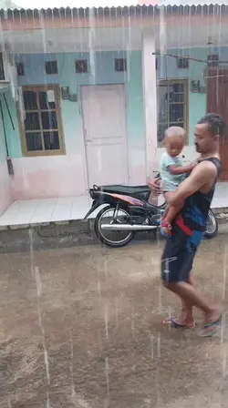 main hujan 