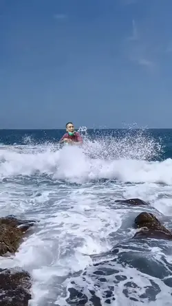 Nongkrong di laut