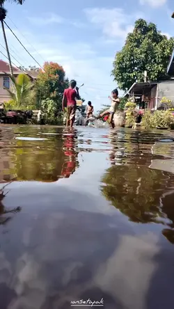 bocil main banjir