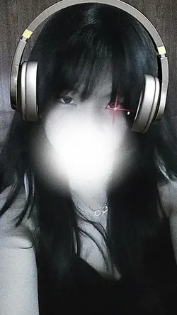 Hot- Lilii