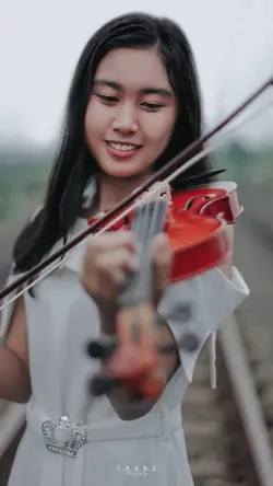 violin girl