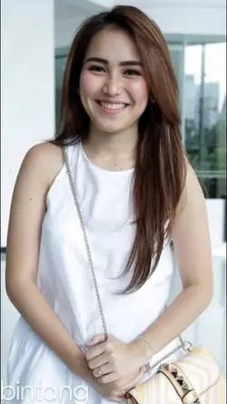 senyum lesung pipi