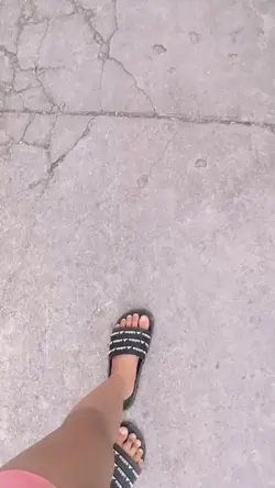 ដើរចេញ​