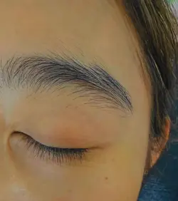 eyebrows 