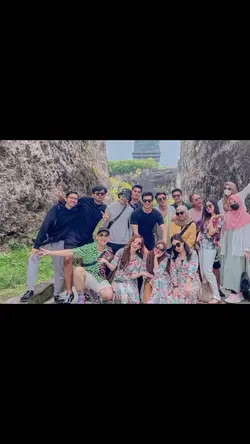 Foto bareng teman 