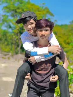 នៅក្បែរអញជាសង្សារអញ