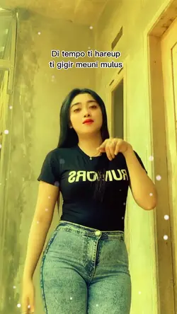 Lirik lagu RUNTAH