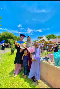 wisuda 