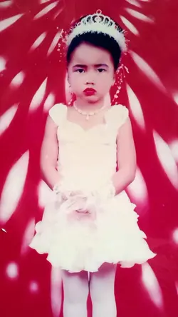สาวน้อยกะลากะโหลก