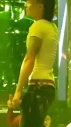 Trend lắc hông 🤣
