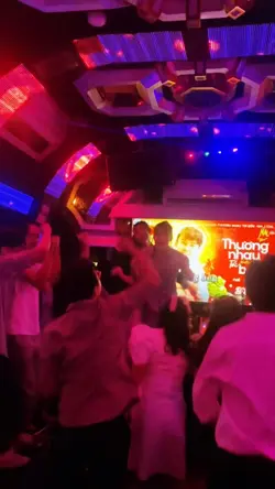 Quẩy cùng bạn bè