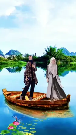 Naik perahu berdua