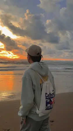 GOLDEN HOUR 