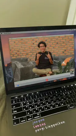 LAPTOP ESTETIK