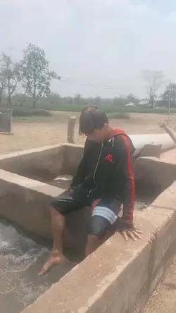 ໄຜໄປເປັນຄູ່ກູສາດນ້ຳ