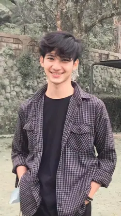 Senyum versi cowo