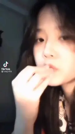 viral kiss