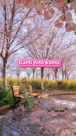 Duduk di taman