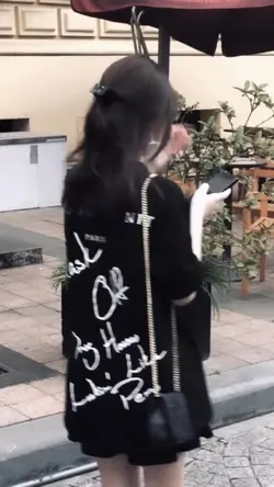 Em vẫn cứ