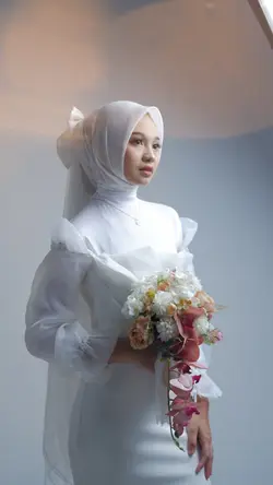 Beautiful in white 