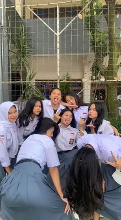 kece hitam putih