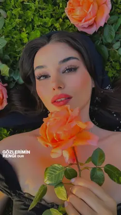 gözlerinin rengi dur