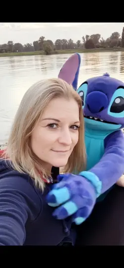 KI Stitch Umarmung